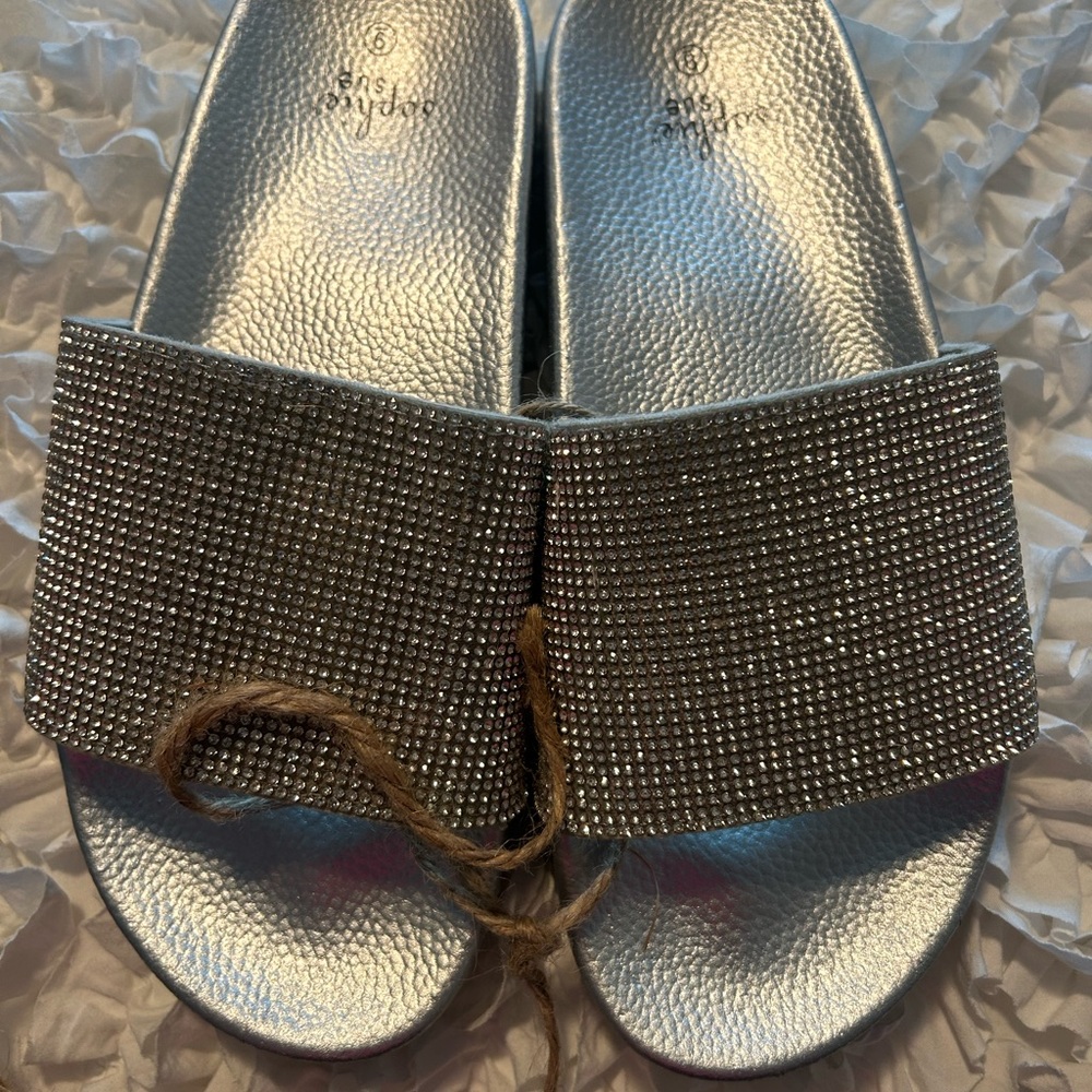 Sophie Sue • Shiny Silver Slide Sandals • 9